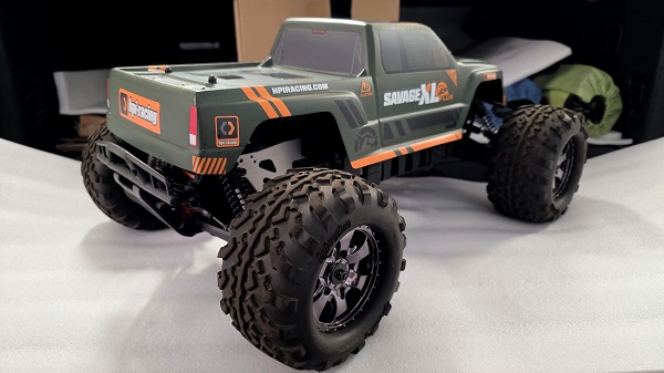 一定時間ゲリラ値引き！！HPI サベージ　XL savage エンジン HPI 1/8 SAVAGE XL FLUX 60mph 6S Electric Brushless Monster Truck